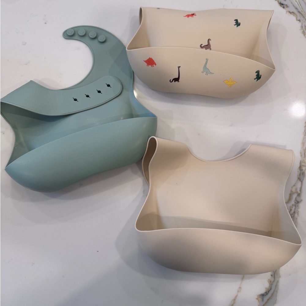 Mushie Silicone Baby Bibs and Catcher Set